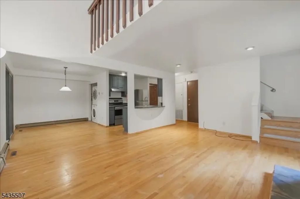 17 Village Way, Vernon Twp.