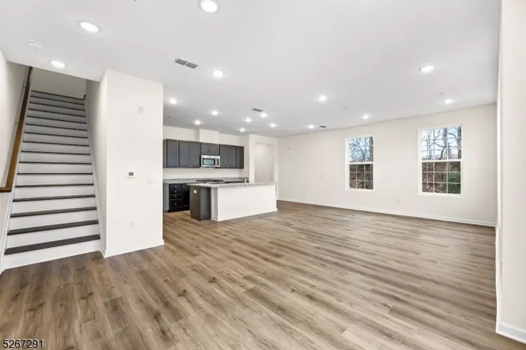 86 Depot Way, Dunellen Boro