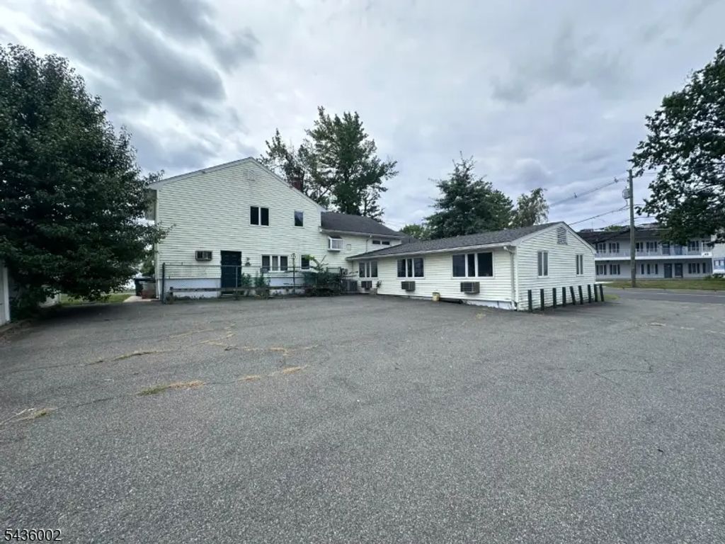 6 Grand St, Clark Twp.