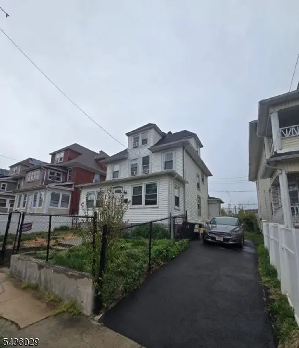9 White Ter, Newark City
