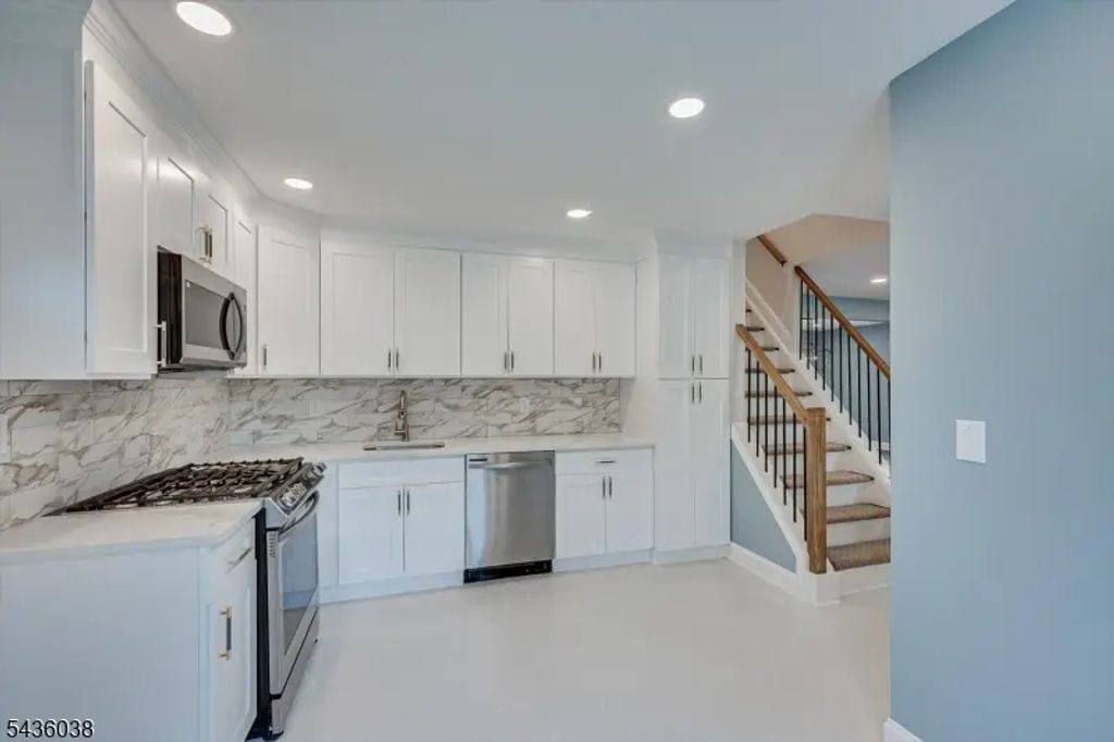 311 W 3rd Ave, Roselle Boro