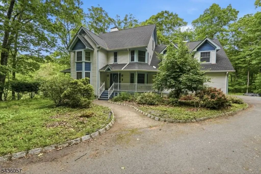 4 Meadow Oak Dr, Frelinghuysen Twp.