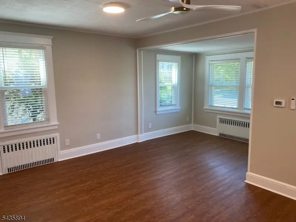 971 Virgil Ave, Ridgefield Boro