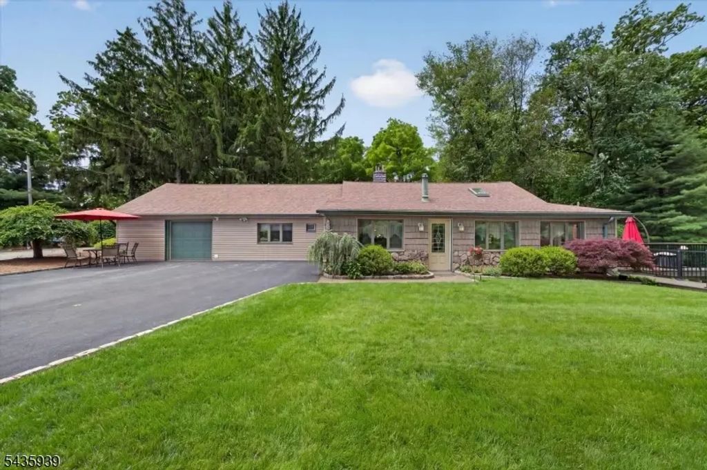 11 Rocky Point Rd, West Milford Twp.
