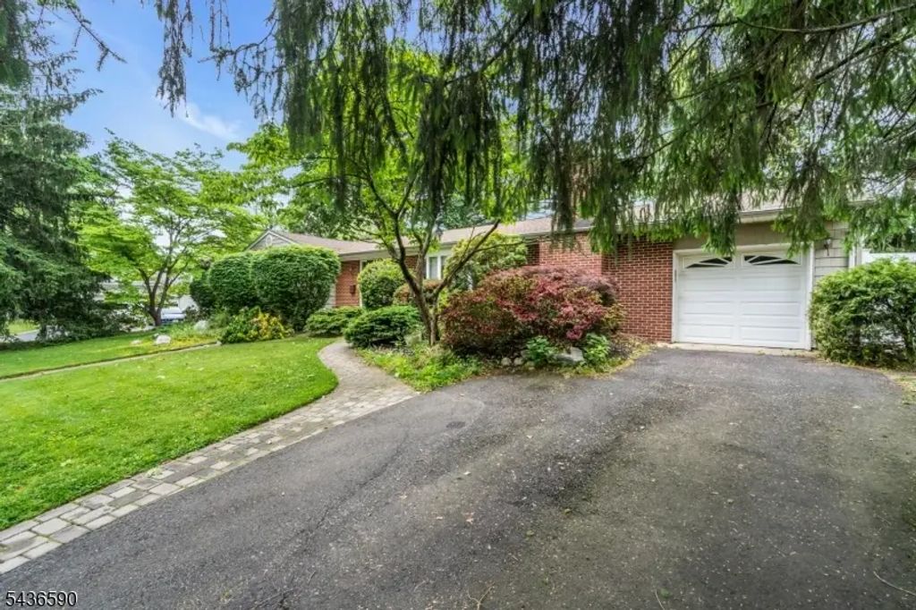 3 Packard Rd, East Brunswick Twp.