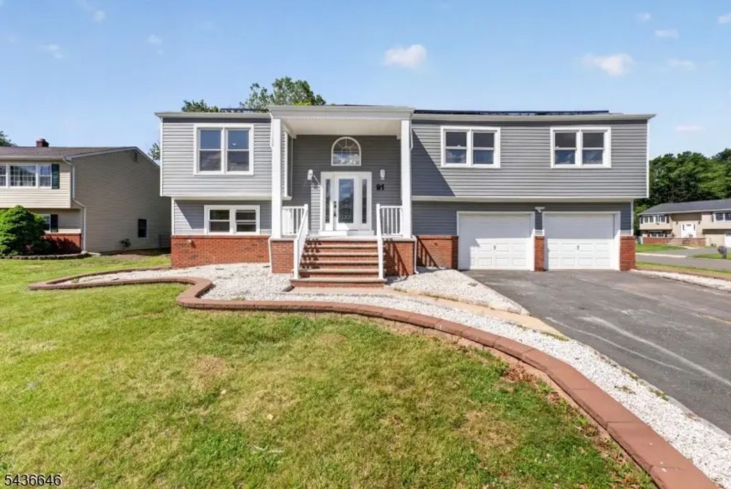 91 Oakey Dr, South Brunswick Twp.
