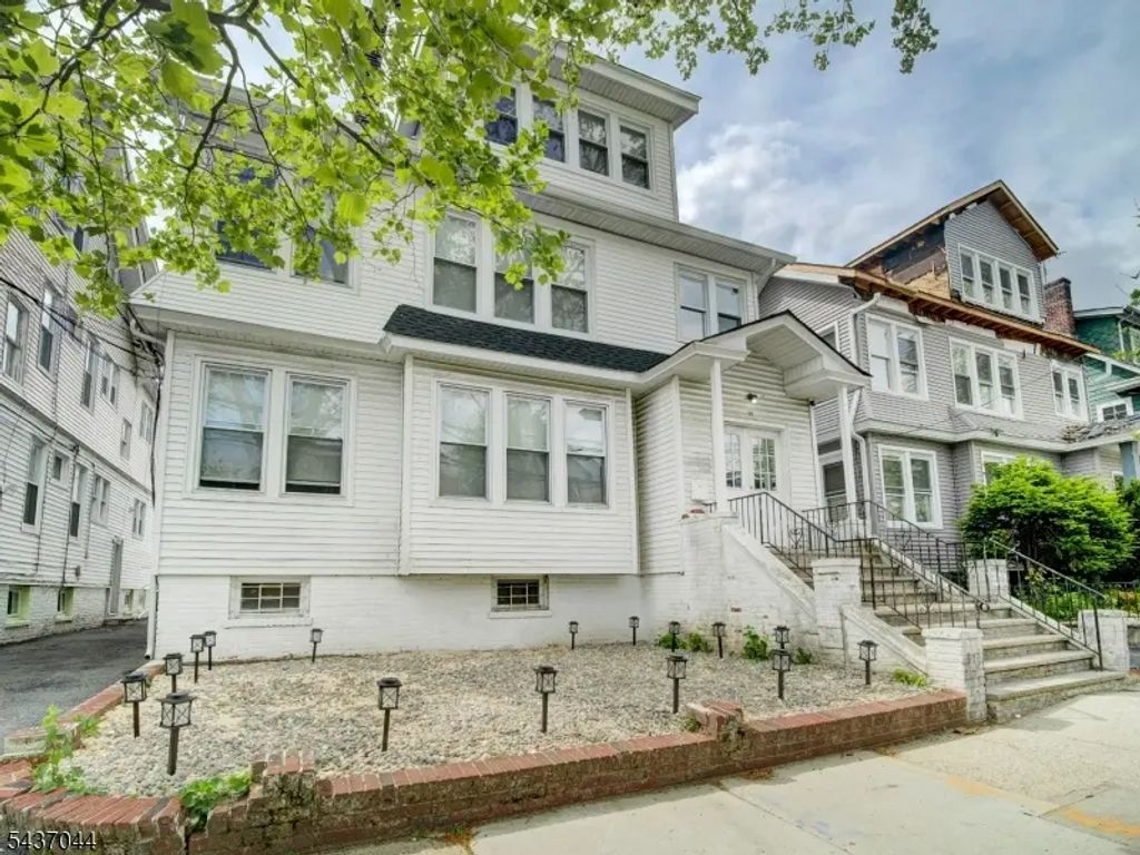 57 Poe Ave, Newark City