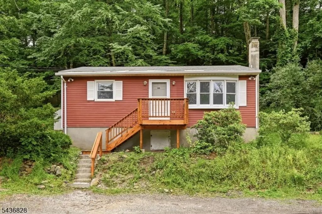 48 E Shore Dr, Vernon Twp.