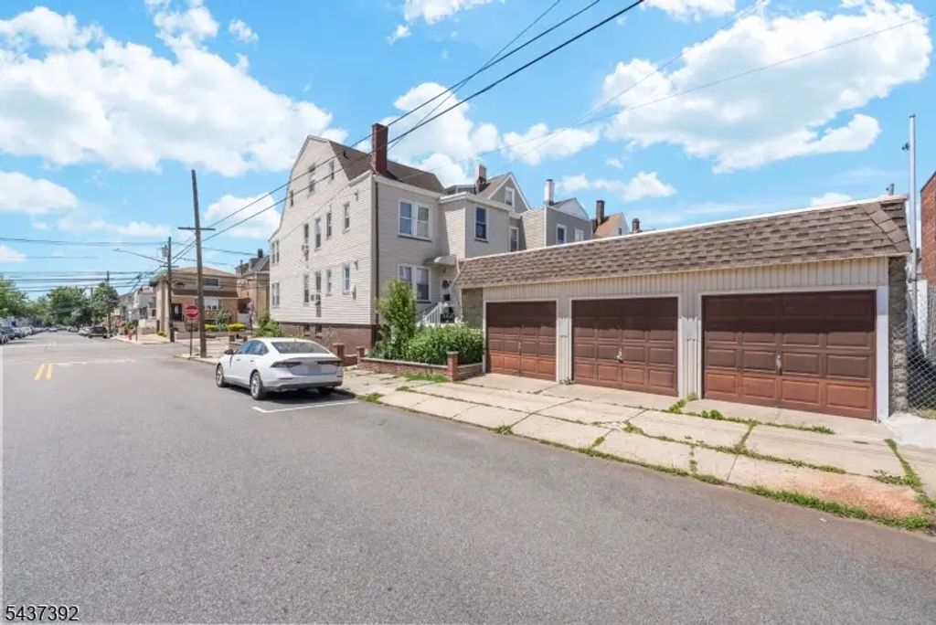 105 Bergen Ave, Kearny Town