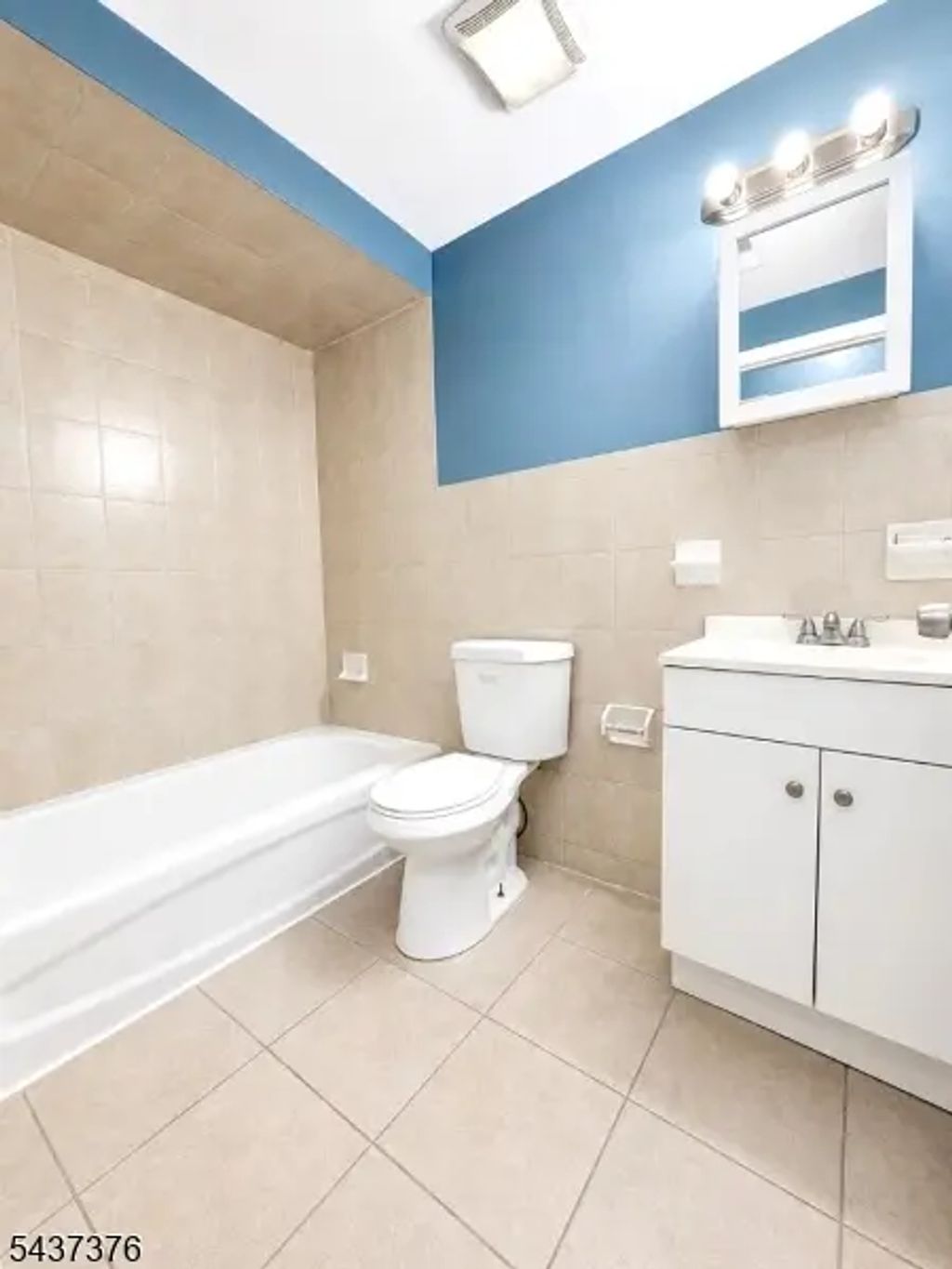 44 Astor St, Newark City