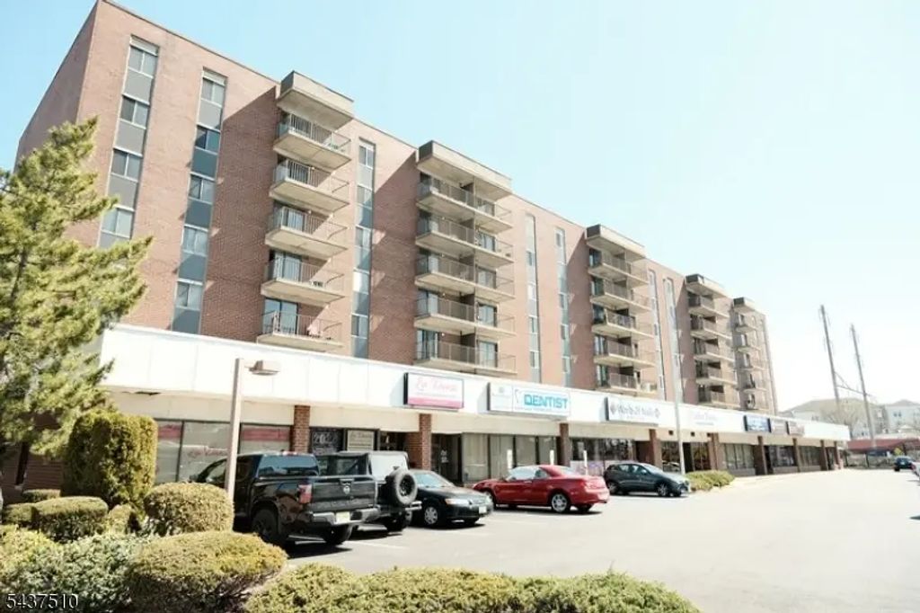 10 N Wood Ave, Linden City