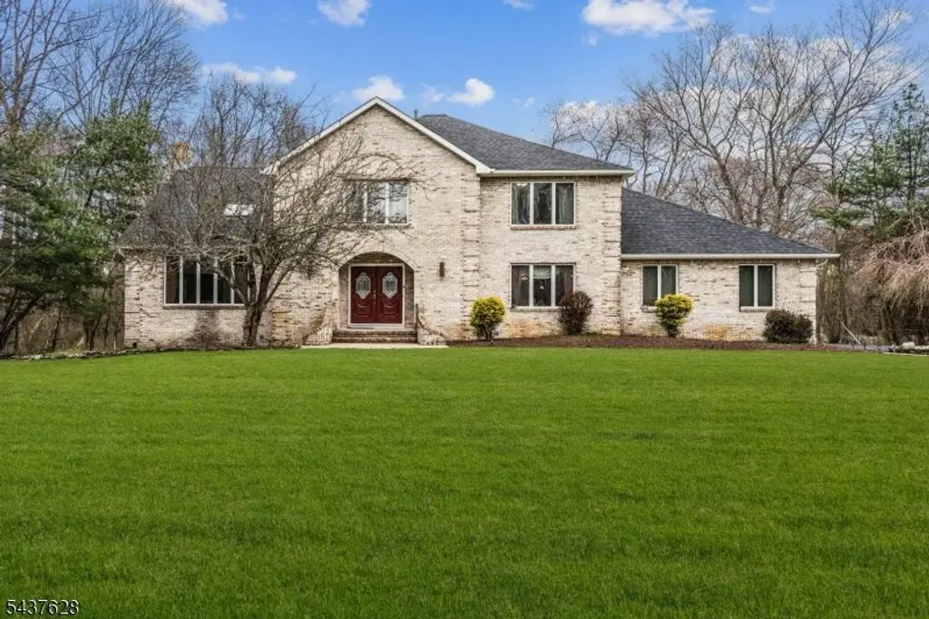 3 Shira Ln, Manalapan Twp.