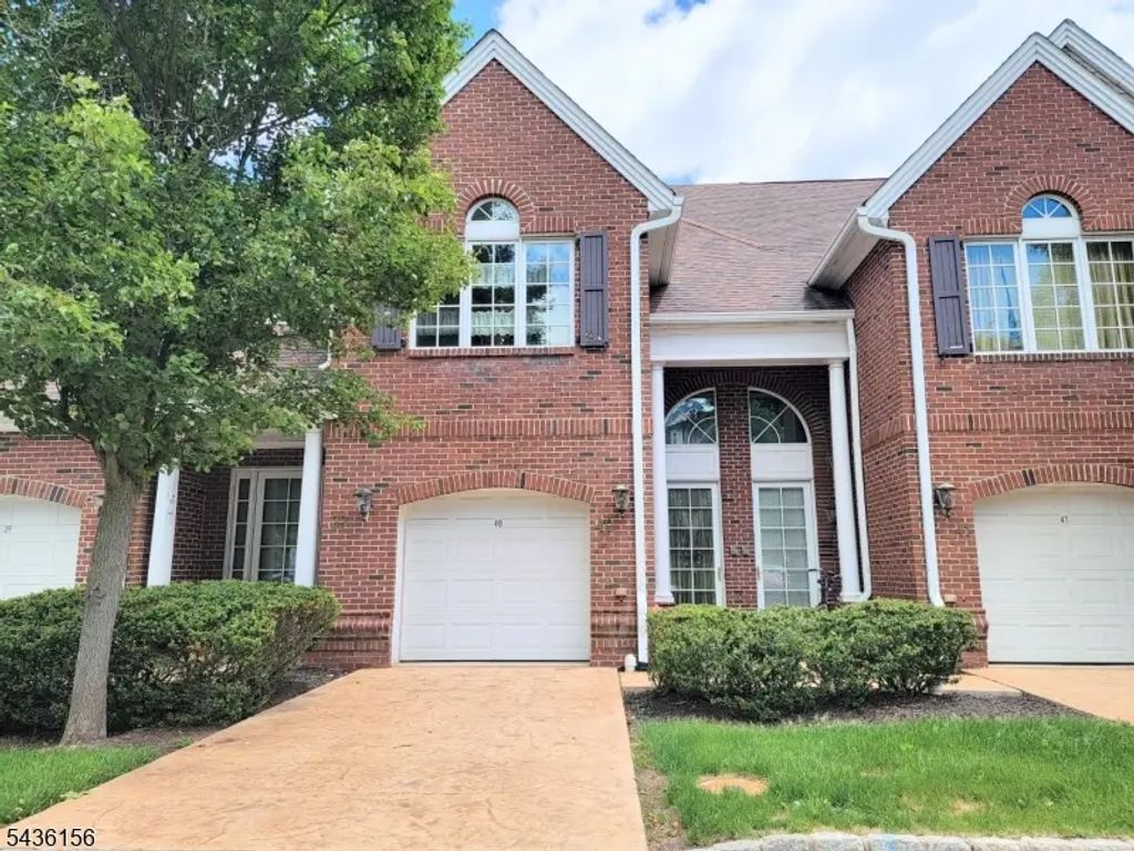 40 Schmidt Cir, Watchung Boro