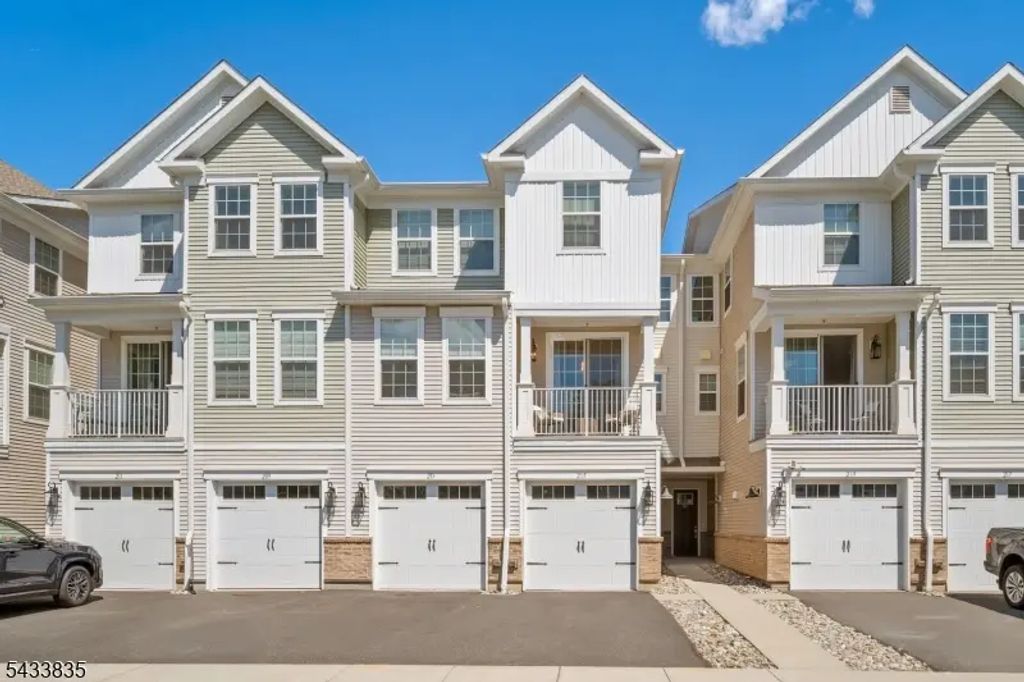 215 Park Ln, Dunellen Boro