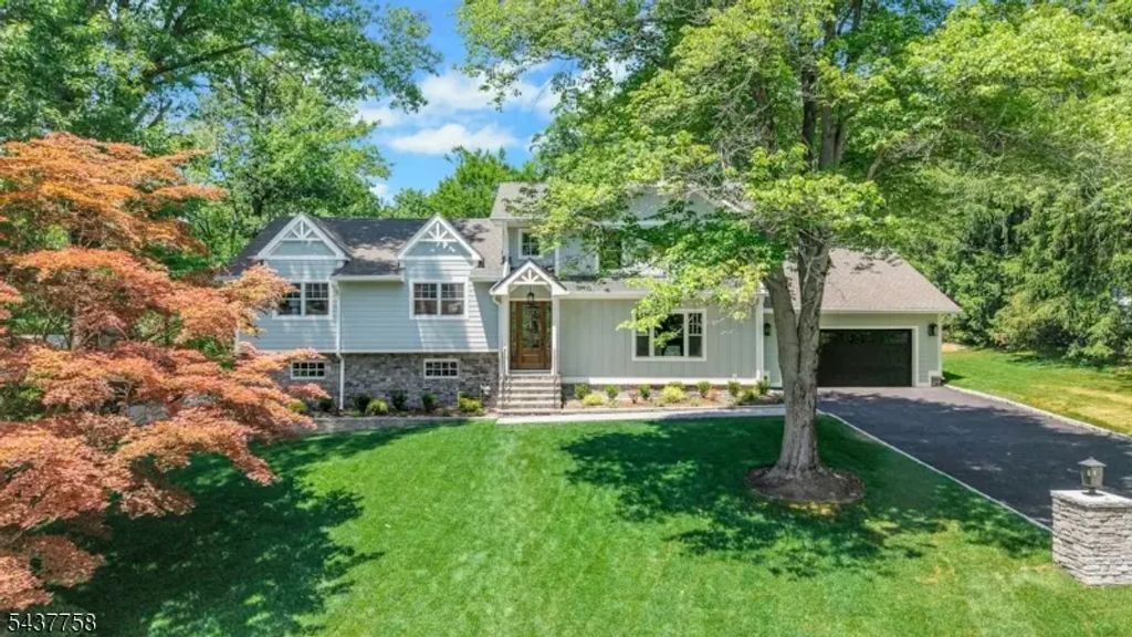 51 Brookside Ter, North Caldwell Boro
