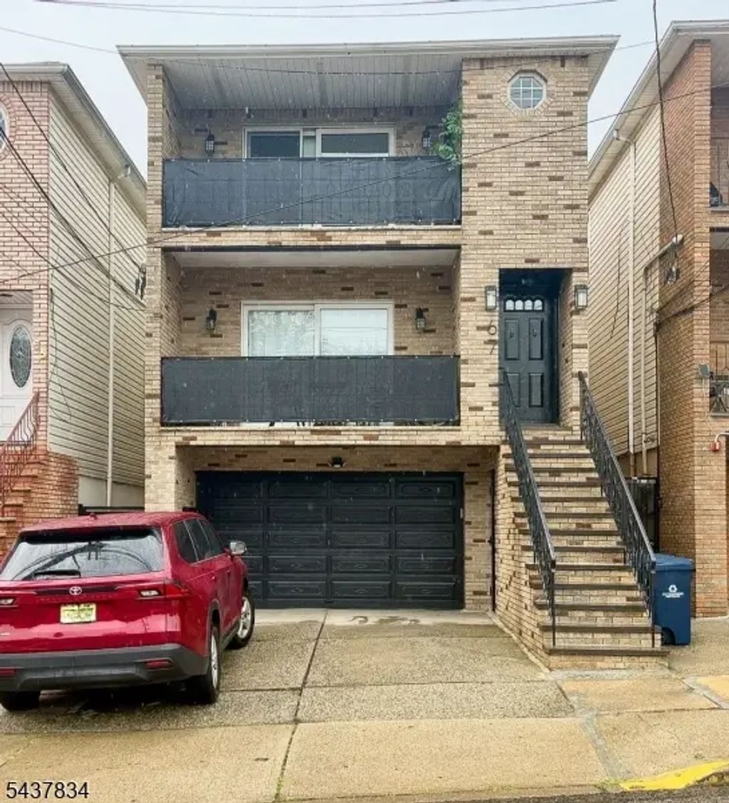 67 71st St, Guttenberg Town