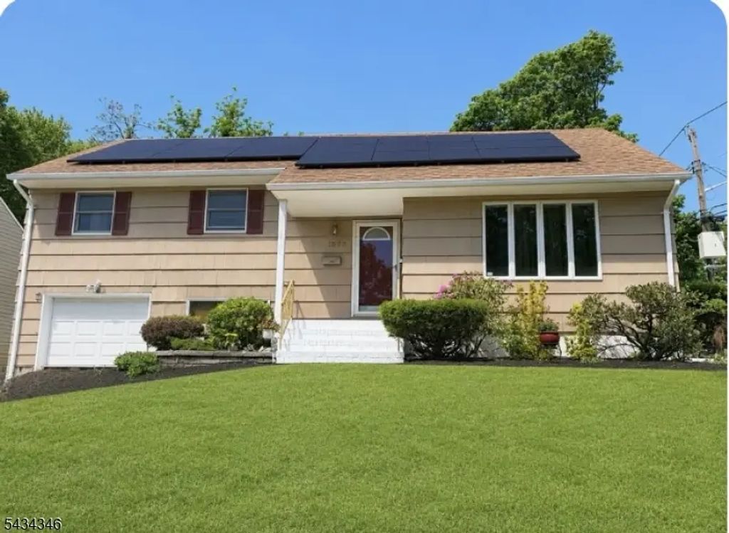 1578 Broad St, Bloomfield Twp.