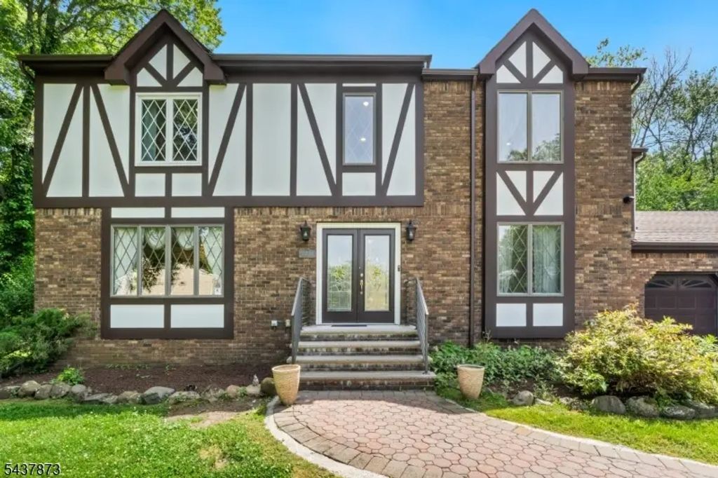 2 Woodside Ave, West Caldwell Twp.
