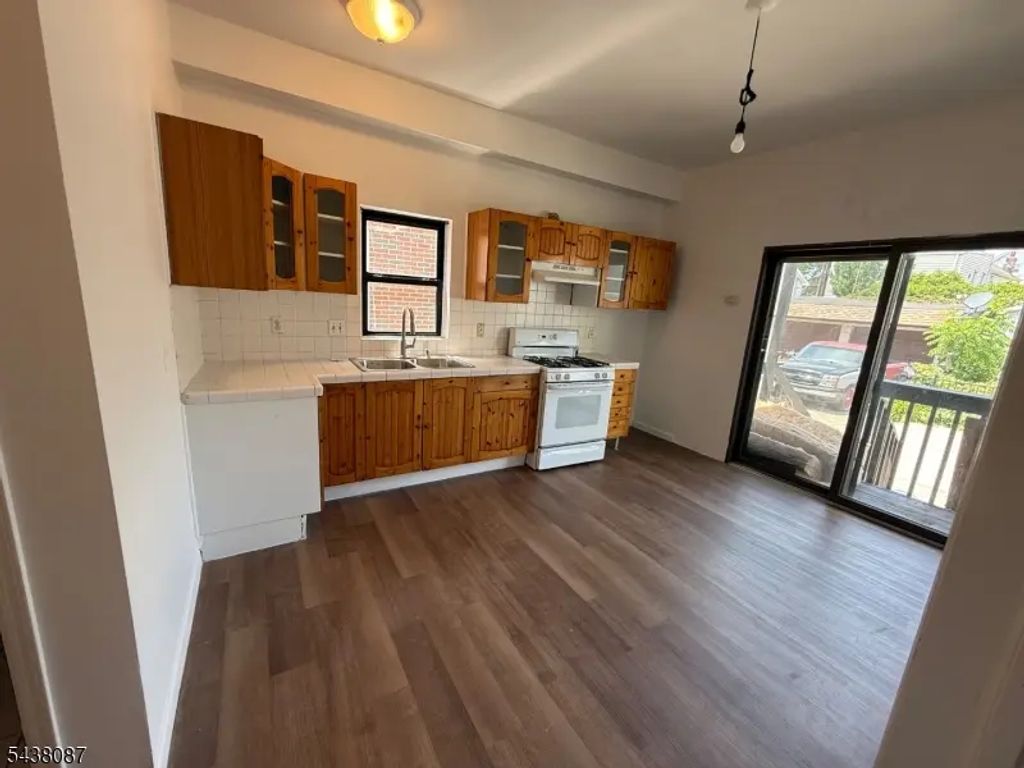 88 Garrison St, Newark City