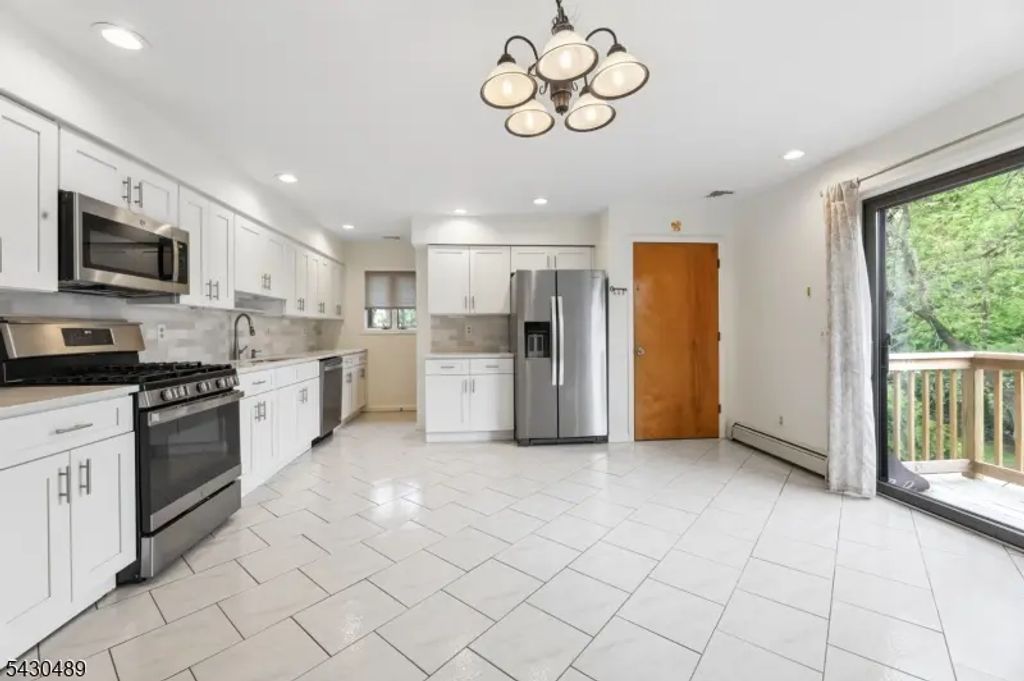 15 W Bradford Ave, Cedar Grove Twp.