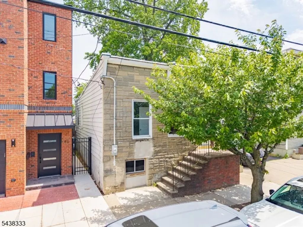 84 Heckel St, Belleville Twp.