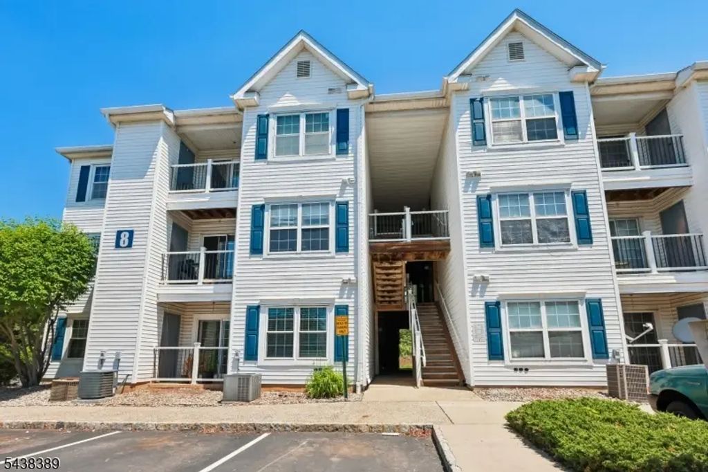 811 Waterford Dr, Edison Twp.