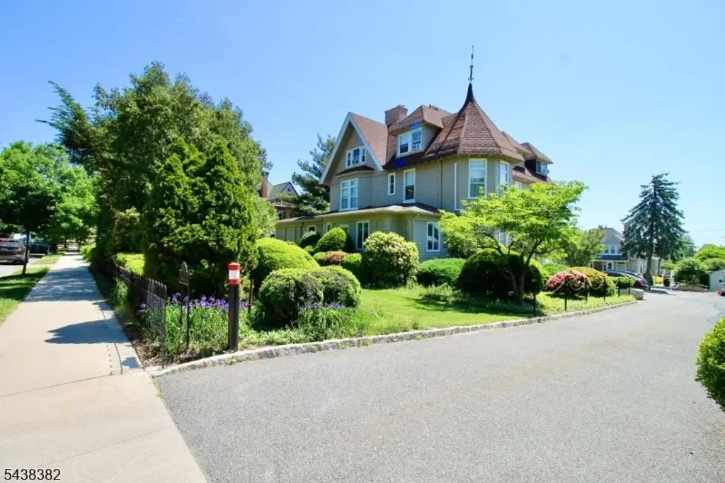 39 N Mountain Ave, Montclair Twp.