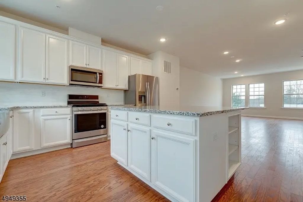 15 Braeburn Ct, Livingston Twp.