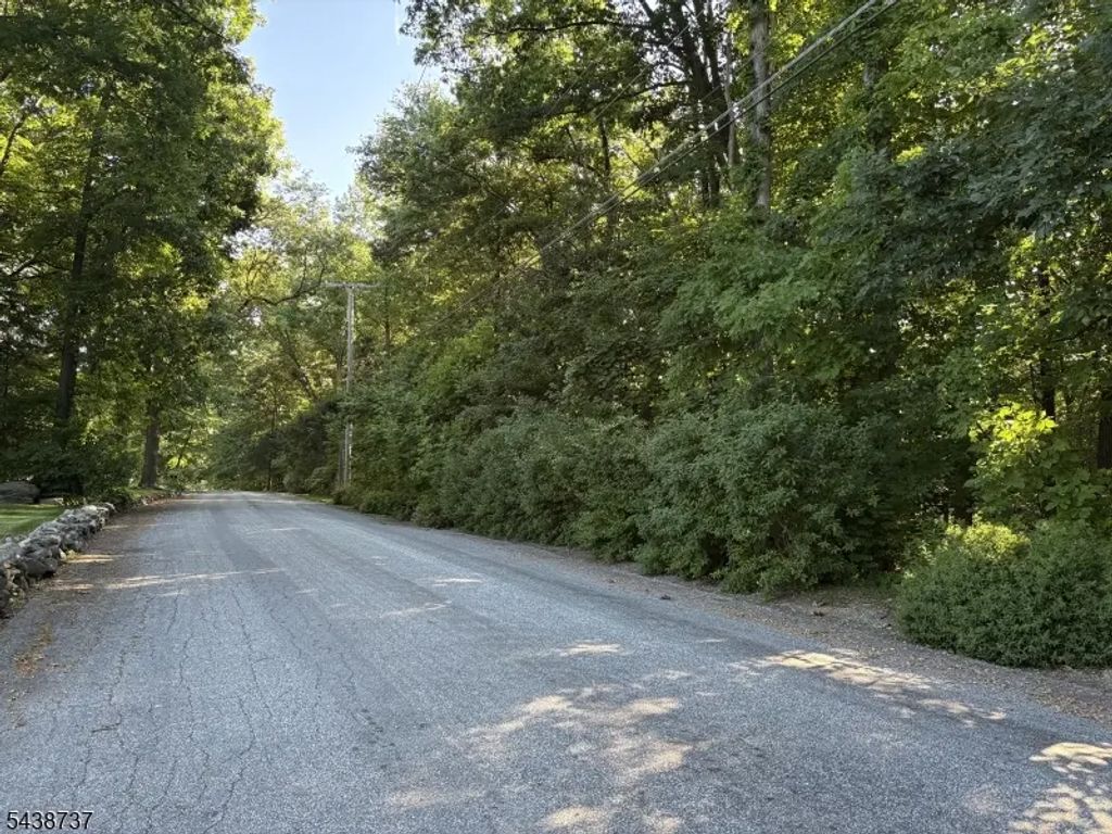 14 Up-a-way Dr, Vernon Twp.
