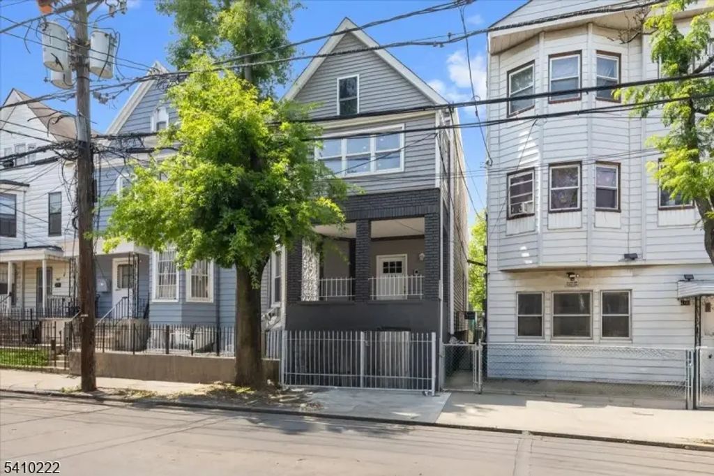 164 Parker St, Newark City