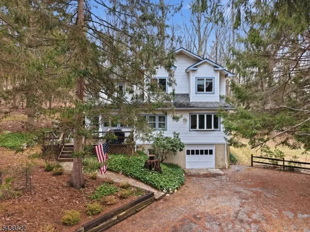 4 Emmet Roche Dr, Montville Twp.