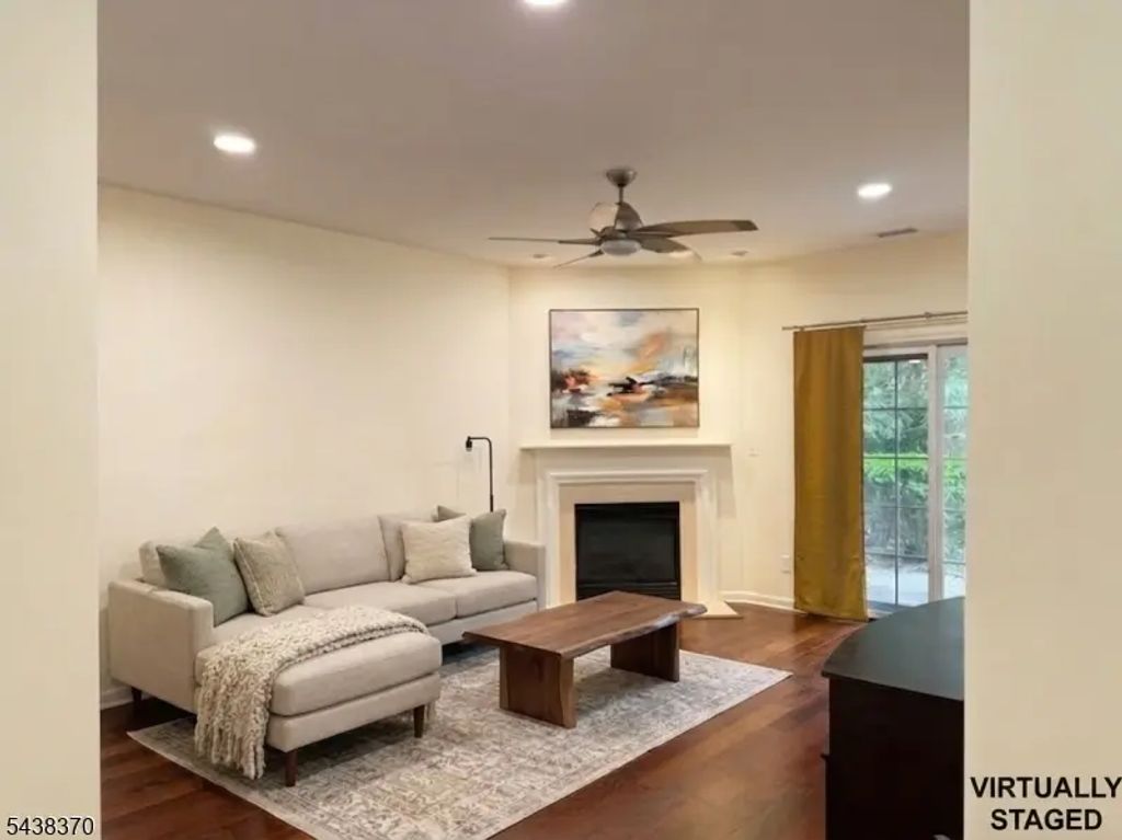 620 Turlington Ct, Livingston Twp.