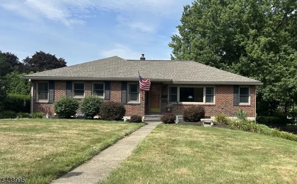 106 Liggett Blvd, Pohatcong Twp.