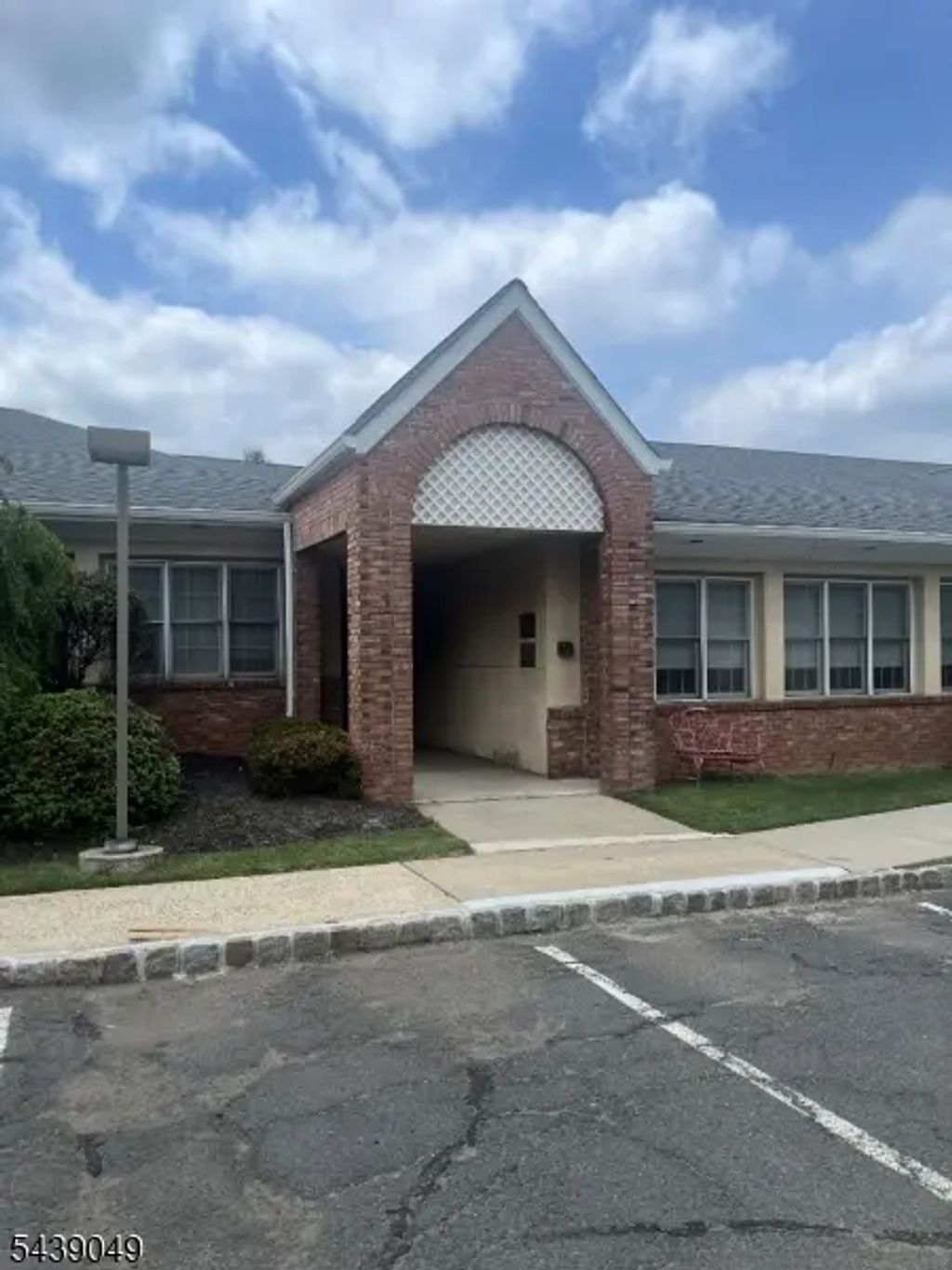 27 Mountain Blvd, Warren Twp.