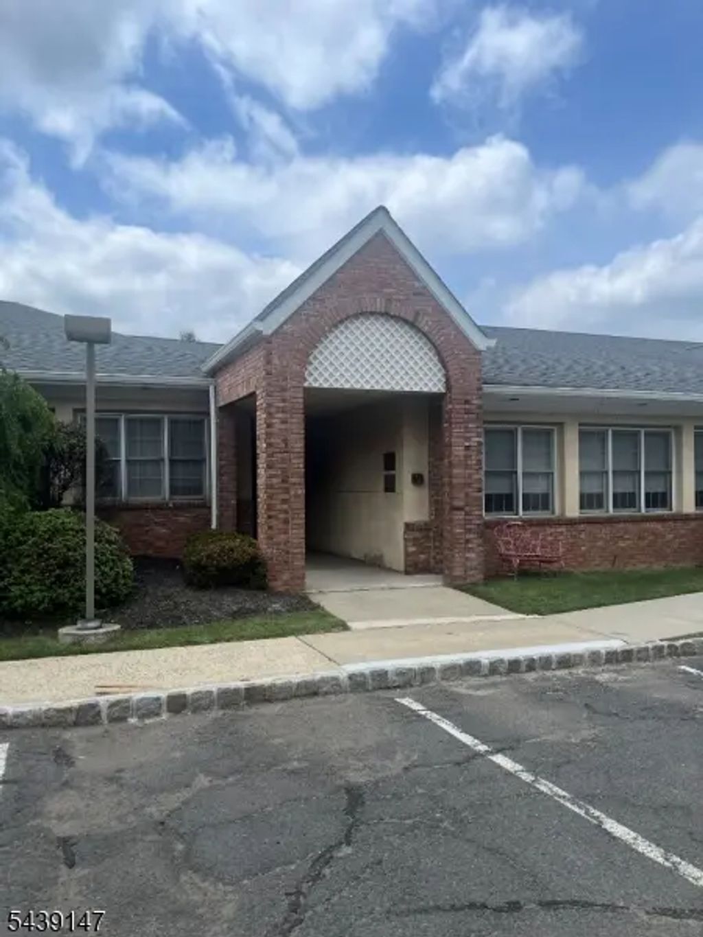 27 Mountain Blvd, Warren Twp.