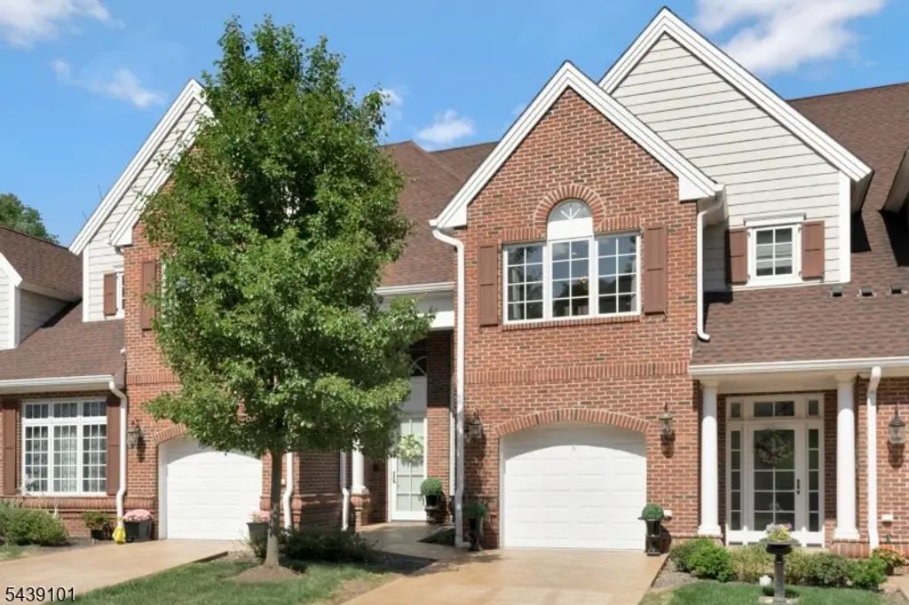 10 Schmidt Cir, Watchung Boro