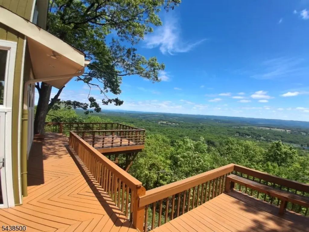 20 Upper Mountain Rd, Wantage Twp.