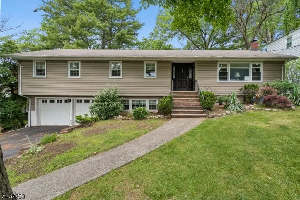 44 Korwel Cir, West Orange Twp.