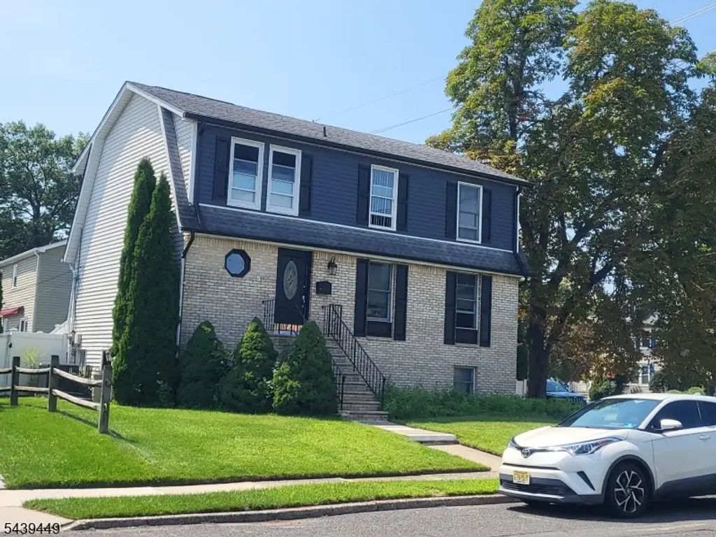 997 Broad St, Bloomfield Twp.