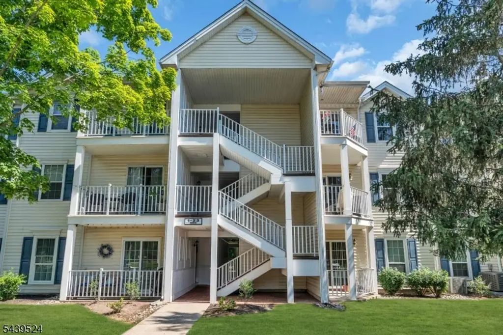 19 Amethyst Way, Franklin Twp.