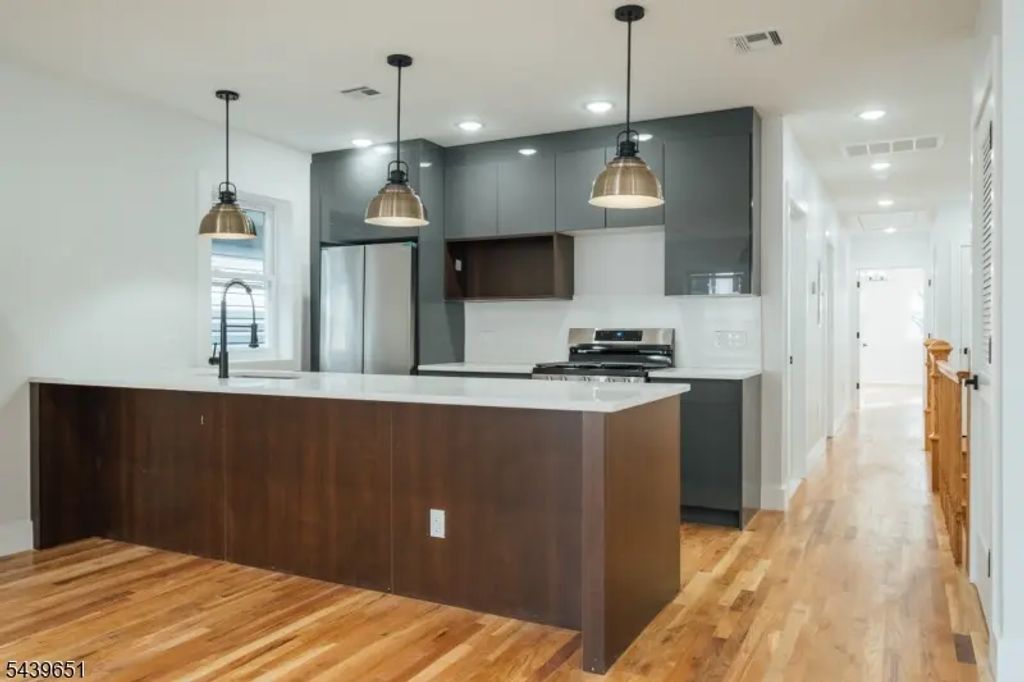 88 Hollywood Ave, East Orange City