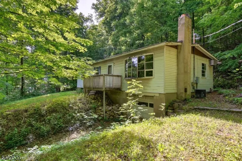 77 Sand Pond Rd, Hardyston Twp.