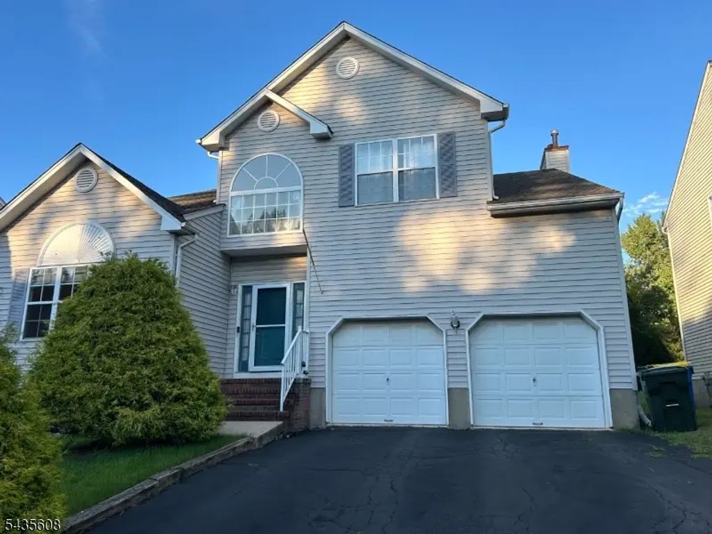 12 Colmart Way, Bridgewater Twp.