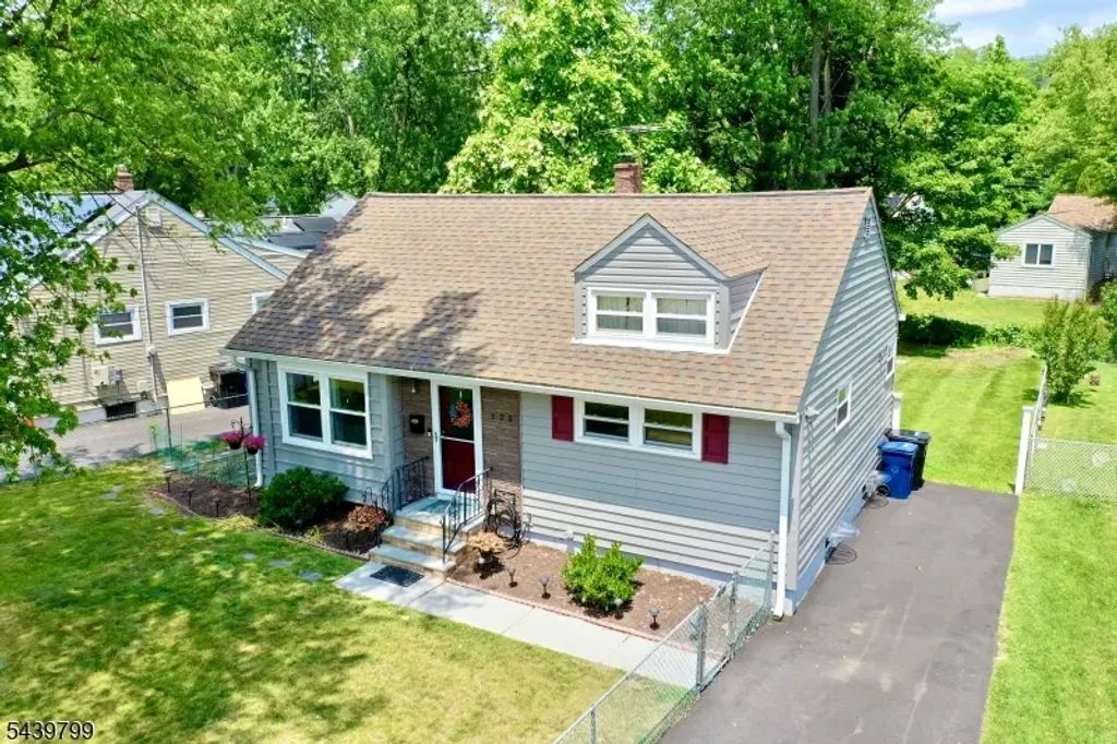725 Loretta Ter, Plainfield City