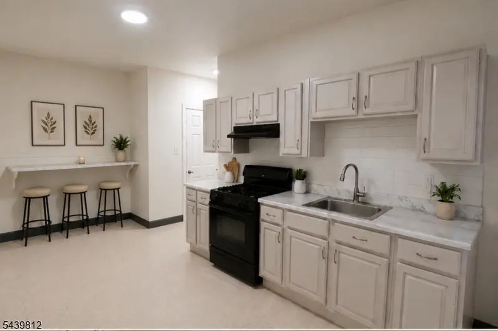 413 Lyons Ave, Newark City