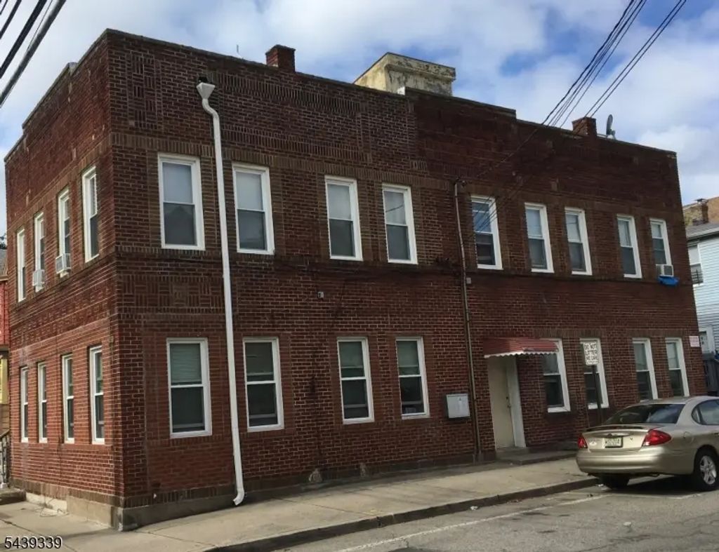 256 Ackerman Ave, Clifton City