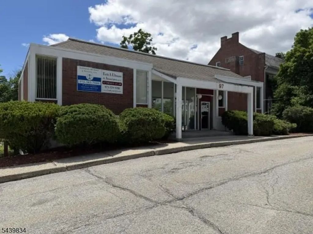 97 Main St, Newton Town