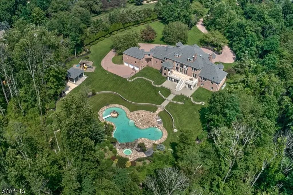 22 Sherwood Farm Rd, Far Hills Boro