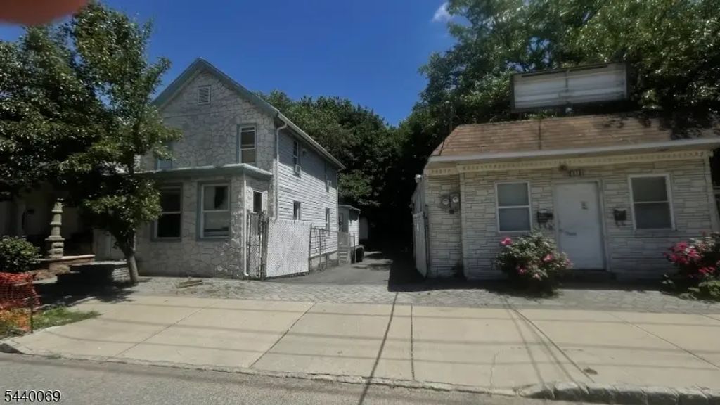 318 Cortlandt St, Belleville Twp.