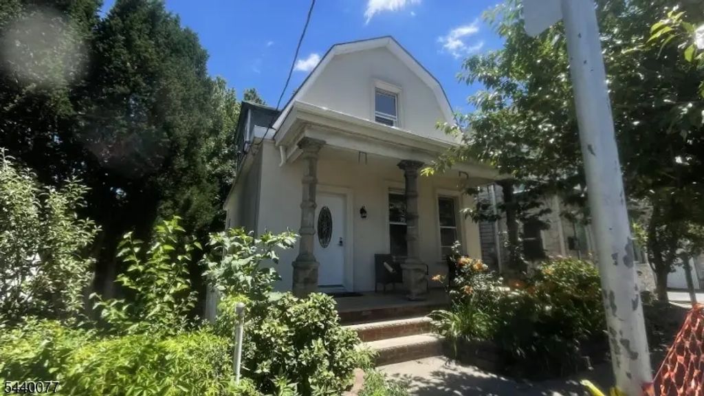 322 Cortlandt St, Belleville Twp.